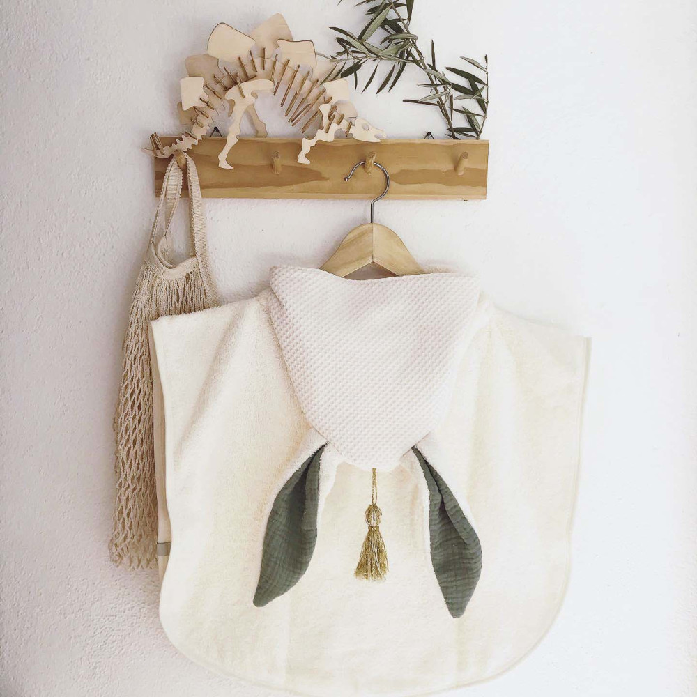PONCHO DE BAIN BEBE – BERBERE - ECRU & VERT SAUGE - UN2CROIX  – Doux, pratique et fabriqué en France