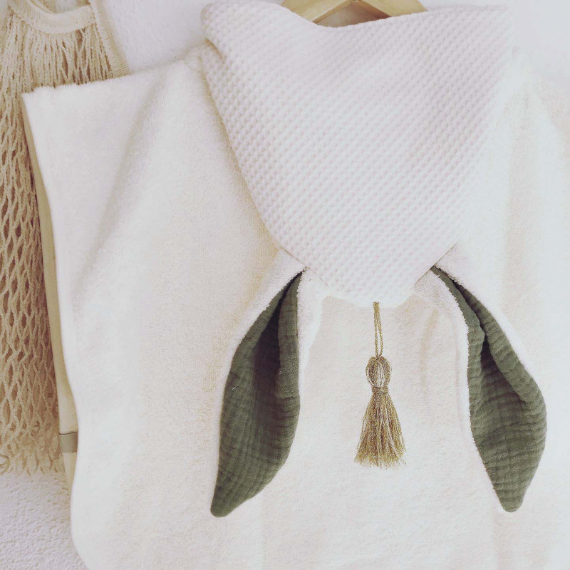 PONCHO DE BAIN BEBE – BERBERE - ECRU & VERT SAUGE - UN2CROIX  – Doux, pratique et fabriqué en France