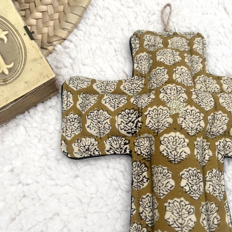 Croix ex-voto tissu réversible – décoration murale artisanale - UN2CROIX