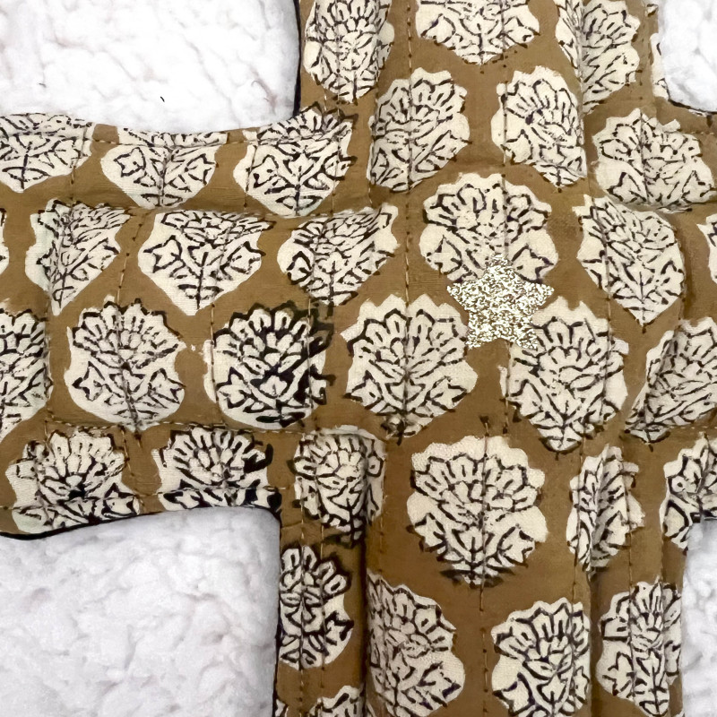 Croix ex-voto tissu réversible – décoration murale artisanale - UN2CROIX