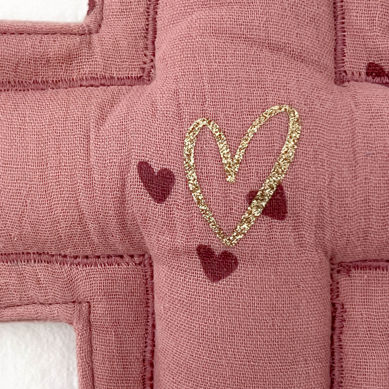 CROIX EX VOTO DECORATIVE EN TISSU - gaze COEURS