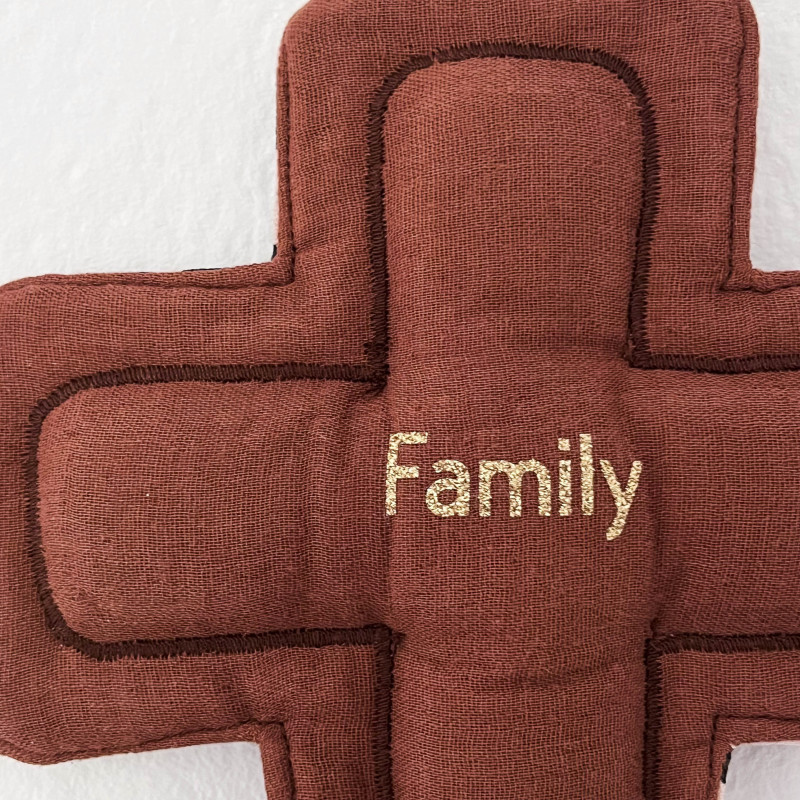 CROIX EX VOTO DECORATIVE EN TISSU - gaze terracotta