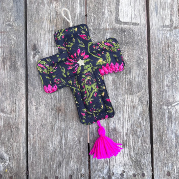 Croix ex-voto tissu réversible – décoration murale artisanale - UN2CROIX