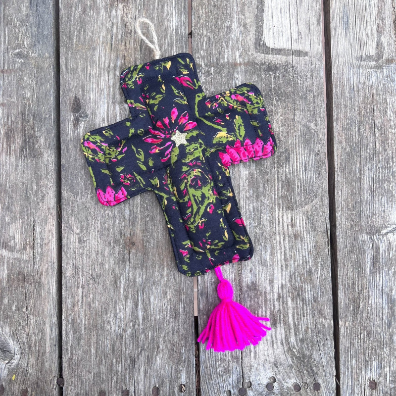 Croix ex-voto tissu réversible – décoration murale artisanale - UN2CROIX