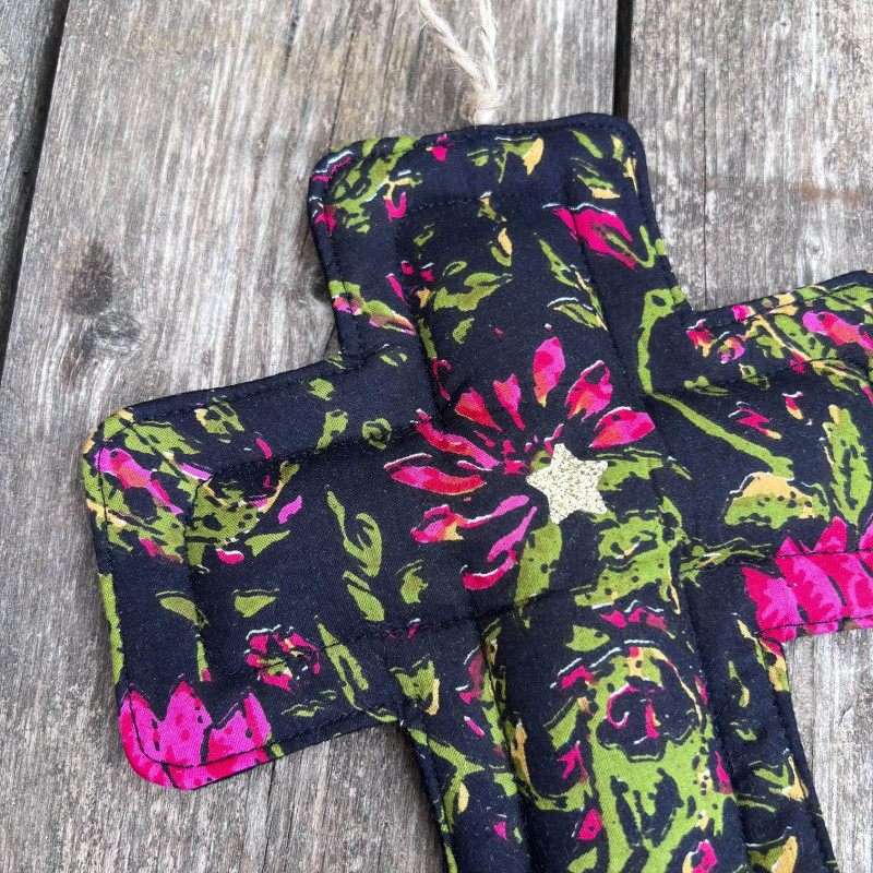 Croix ex-voto tissu réversible – décoration murale artisanale - UN2CROIX