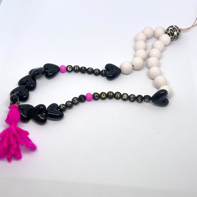 GRIGRIS/PORTE CLEFS/CORDON DE TELEPHONE - ECRU, ROSE, GRAOU + COEURS NOIRS