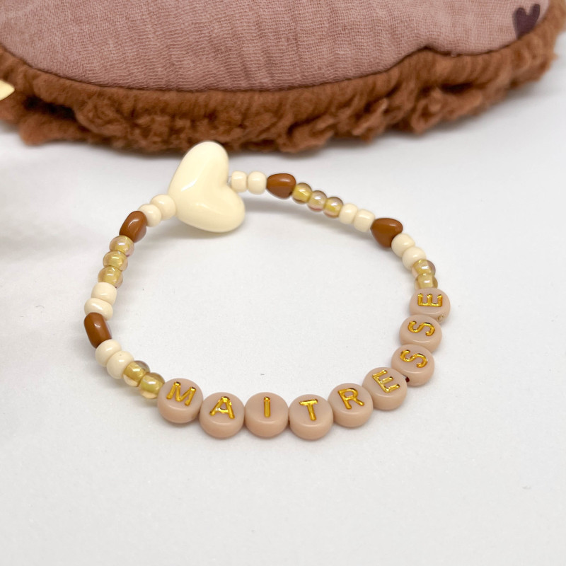 Bracelet femme - MINI COEURS MARRONS & PERLES DE VERRE ECRUES - "MAITRESSE"