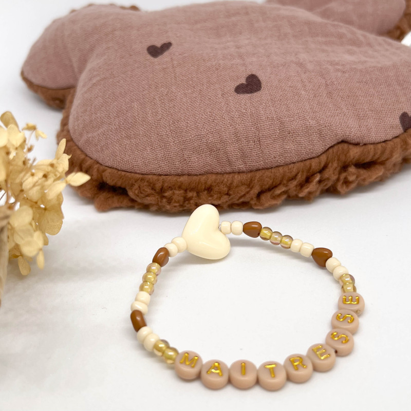 Bracelet femme - MINI COEURS MARRONS & PERLES DE VERRE ECRUES - "MAITRESSE"