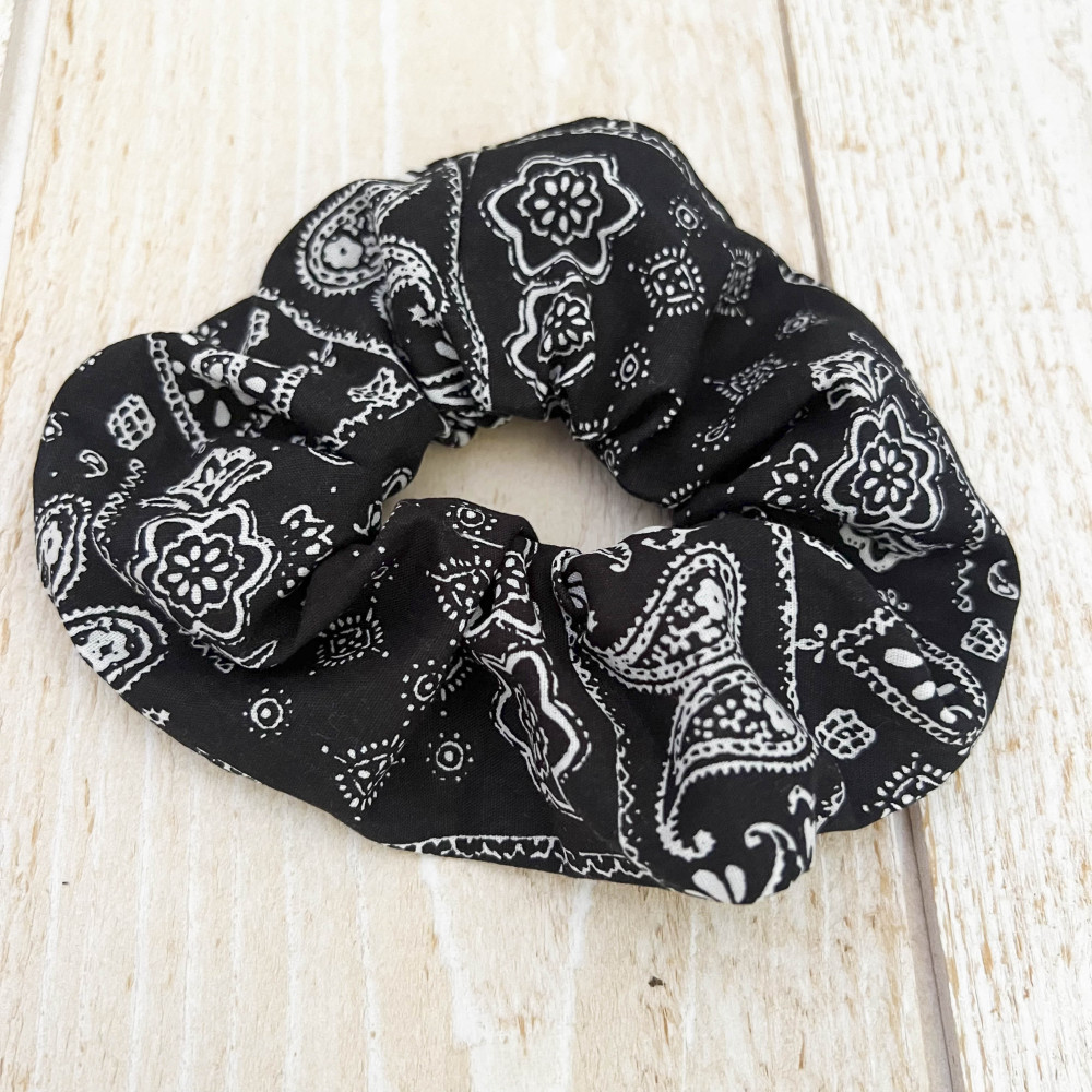 Chouchous en tissu faits main – Accessoires cheveux artisanaux | UN2CROIX