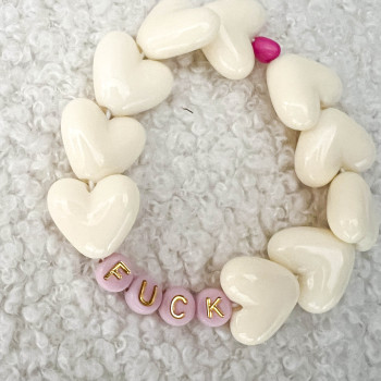 Bracelet "octobre rose" - coeurs ecru et rose - "FUCK"
