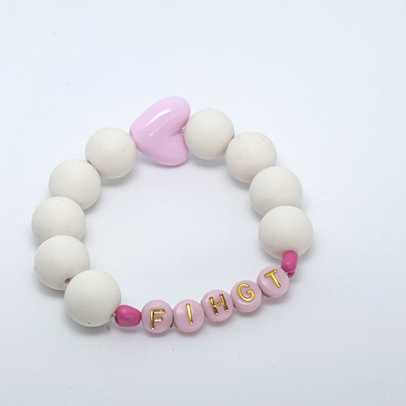 Bracelet "octobre rose" - perles ecrue & maxi coeur rose - "FIGHT"