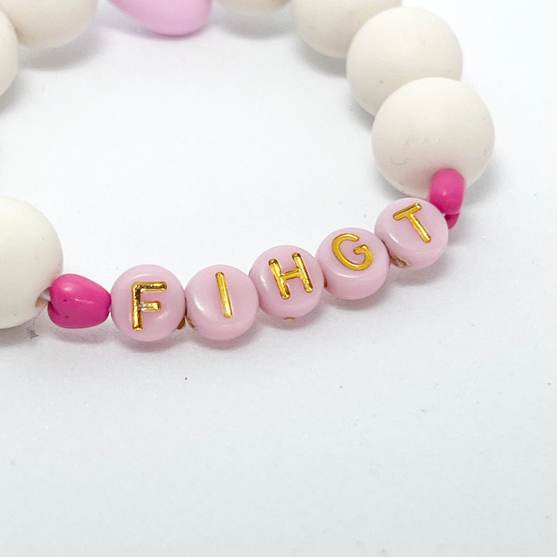 Bracelet "octobre rose" - perles ecrue & maxi coeur rose - "FIGHT"