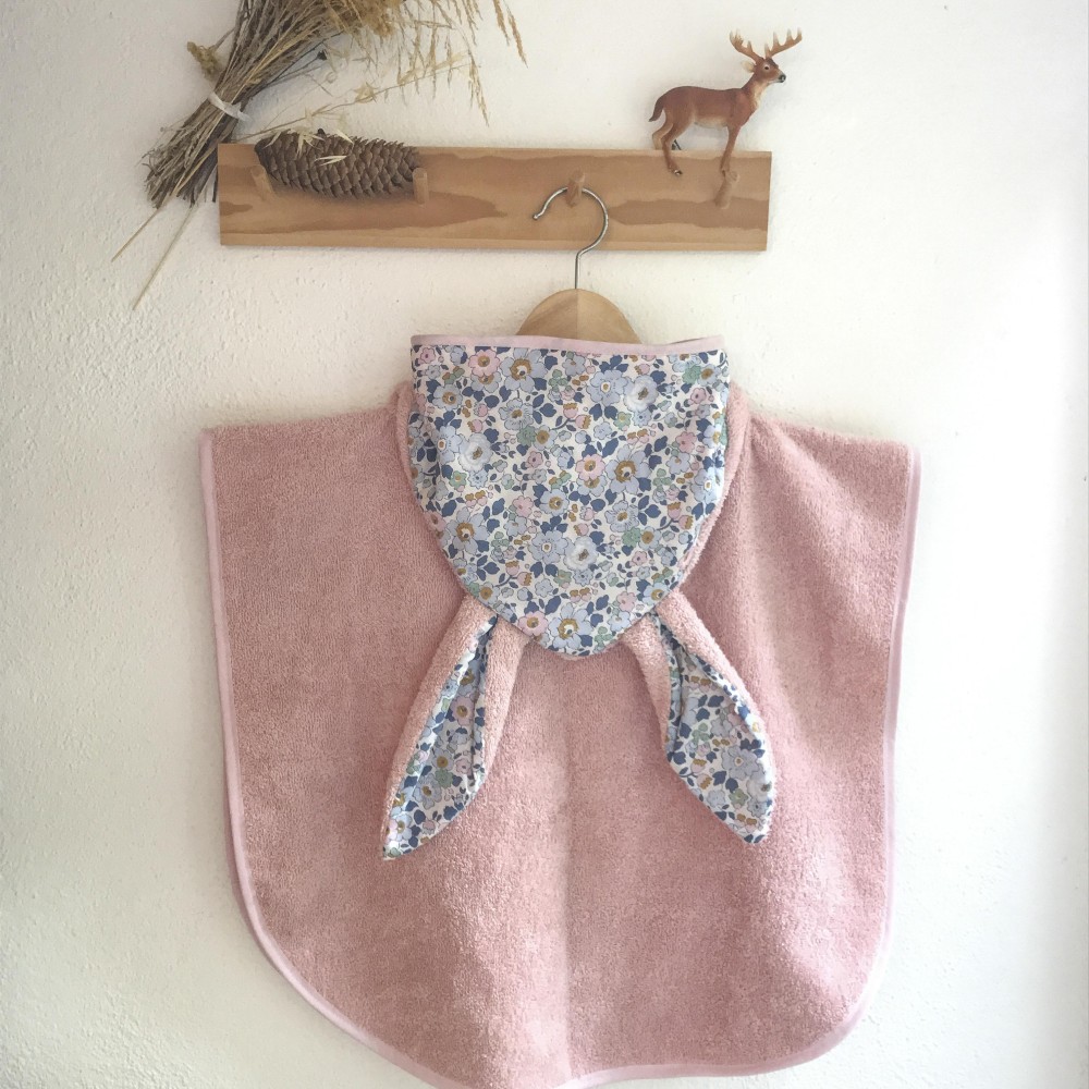 PONCHO DE BAIN UNDEUXCROIX – LIBERTY BETSY PORCELAINE & ROSE – Doux, pratique et fabriqué en France