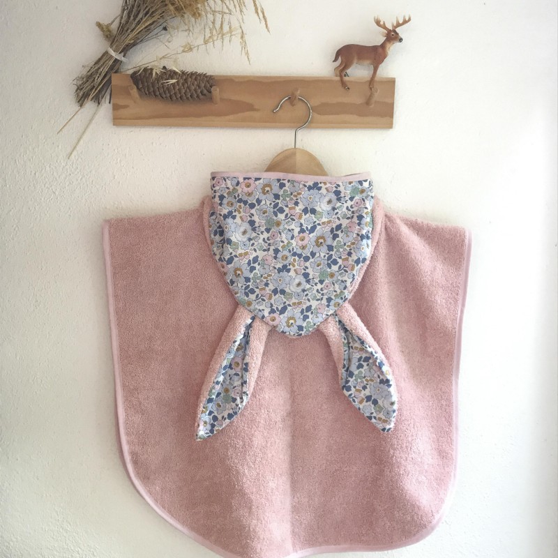 PONCHO DE BAIN UNDEUXCROIX – LIBERTY BETSY PORCELAINE & ROSE – Doux, pratique et fabriqué en France