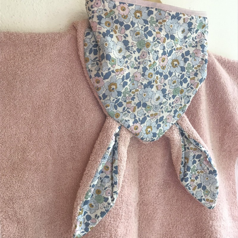 PONCHO DE BAIN UNDEUXCROIX – LIBERTY BETSY PORCELAINE & ROSE – Doux, pratique et fabriqué en France