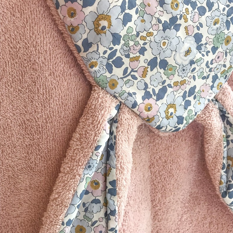 PONCHO DE BAIN UNDEUXCROIX – LIBERTY BETSY PORCELAINE & ROSE – Doux, pratique et fabriqué en France