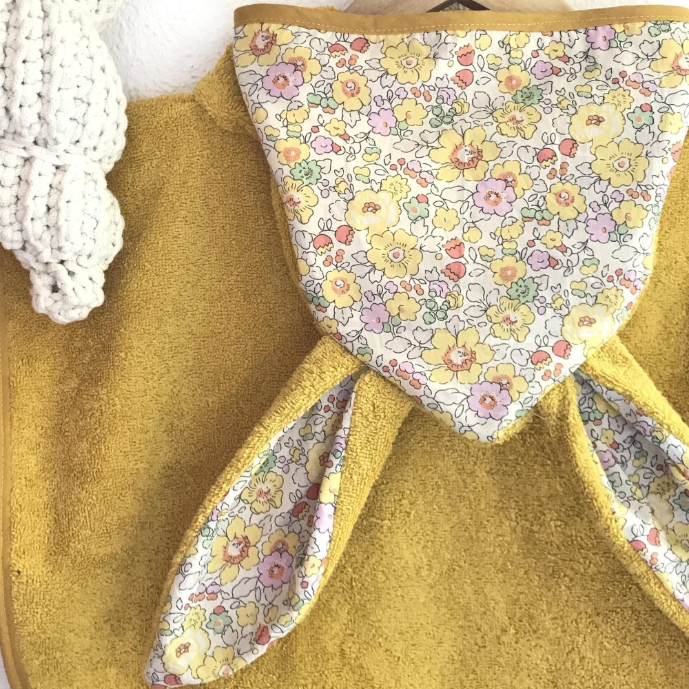 PONCHO DE BAIN UNDEUXCROIX – LIBERTY BETSY JAUNE – Doux, pratique et fabriqué en France