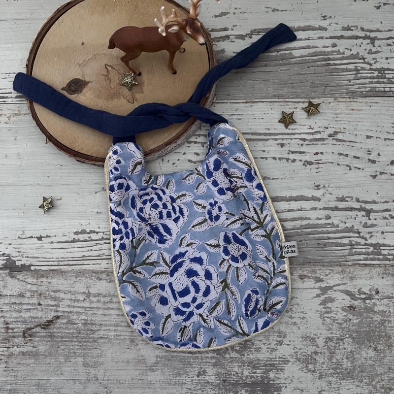 Bavoir bébé UN2CROIX - BLOCK PRINT FLEURS BLEUES – Joli, doux et fait main en France
