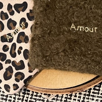 PORTE MONNAIE ou MINI POCHETTE - moumoute kaki  - "Amour" – idée cadeau chic et personnalisable | un2croix
