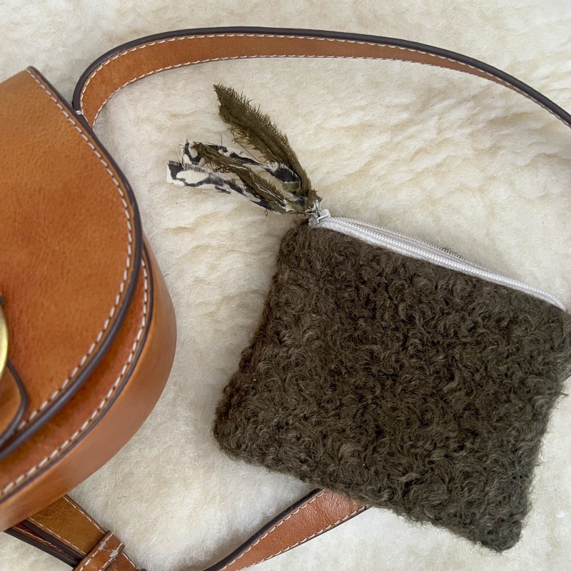 PORTE MONNAIE ou MINI POCHETTE - moumoute kaki  - "Amour" – idée cadeau chic et personnalisable | un2croix