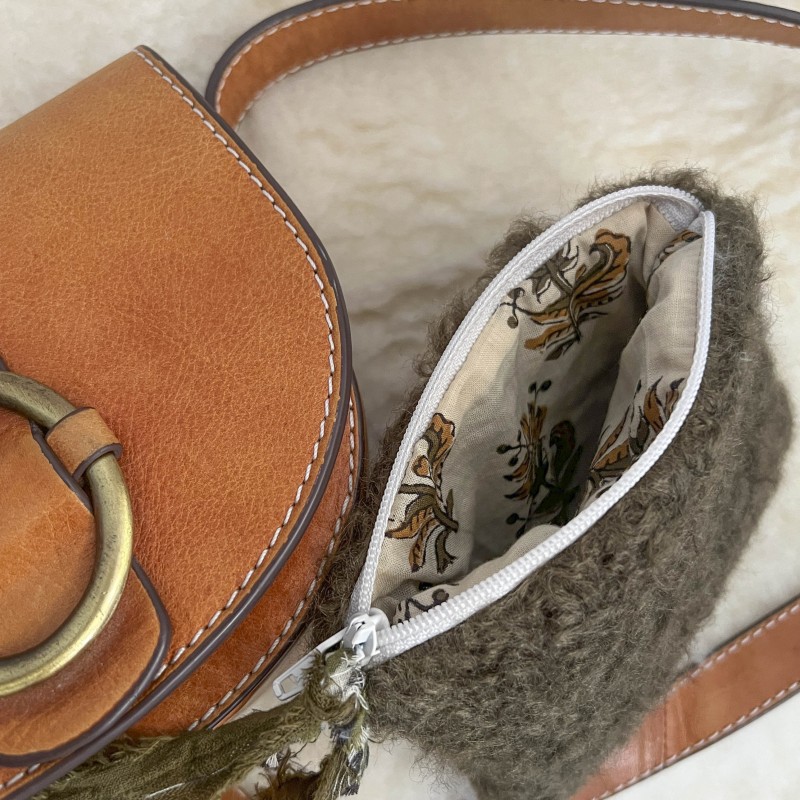 PORTE MONNAIE ou MINI POCHETTE - moumoute kaki  - "Amour" – idée cadeau chic et personnalisable | un2croix